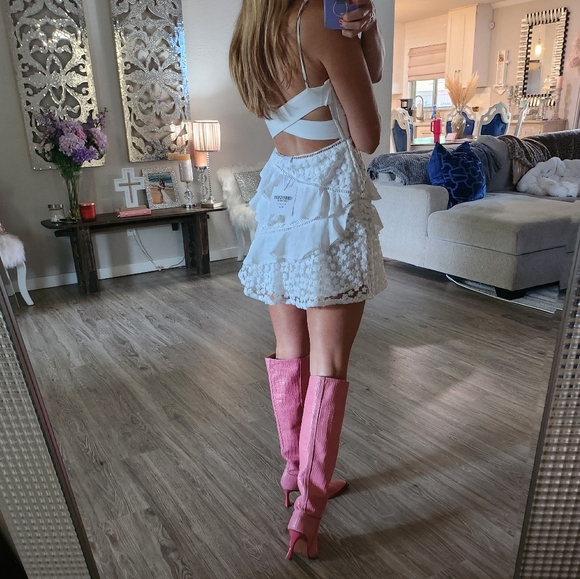 Selfie Leslie Taurus Floral Embroidery and Ruffle Trim Dress White - Picture 2 of 10